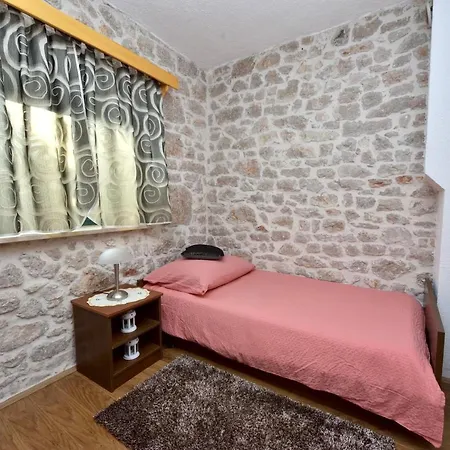 Holiday home Dropuljic House