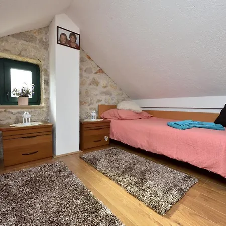 Dropuljic House Holiday home Gornji Prolozac