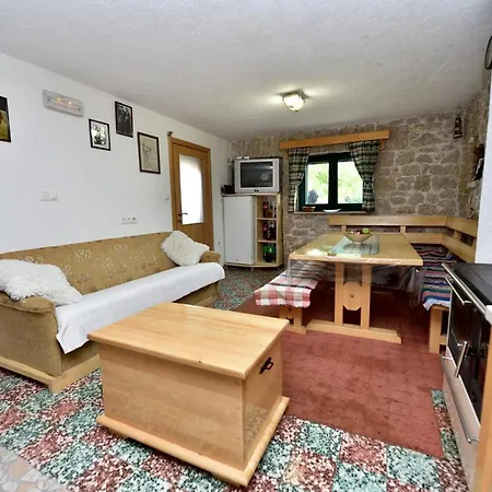 Dropuljic House Holiday home Gornji Prolozac